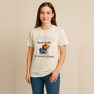 Gildan Ultra Cotton  Vintage KU Jayhawk Graphic Short Sleeve Unisex Tee Sz Small
